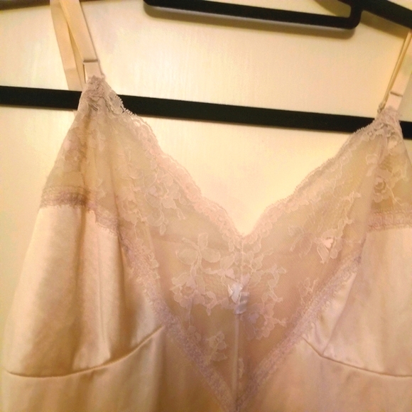 Vintage Creamy Kayser Slip - Picture 2 of 5
